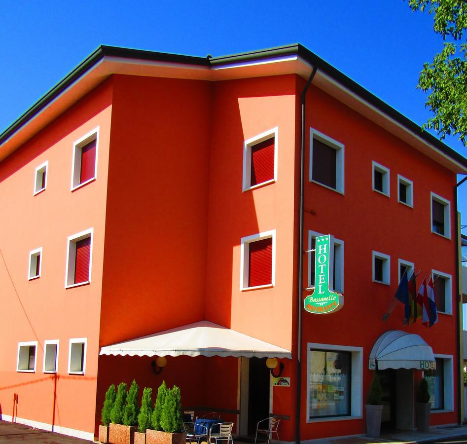Hotel Ristorante Al Bassanello Bassano del Grappa Eksteriør bilde